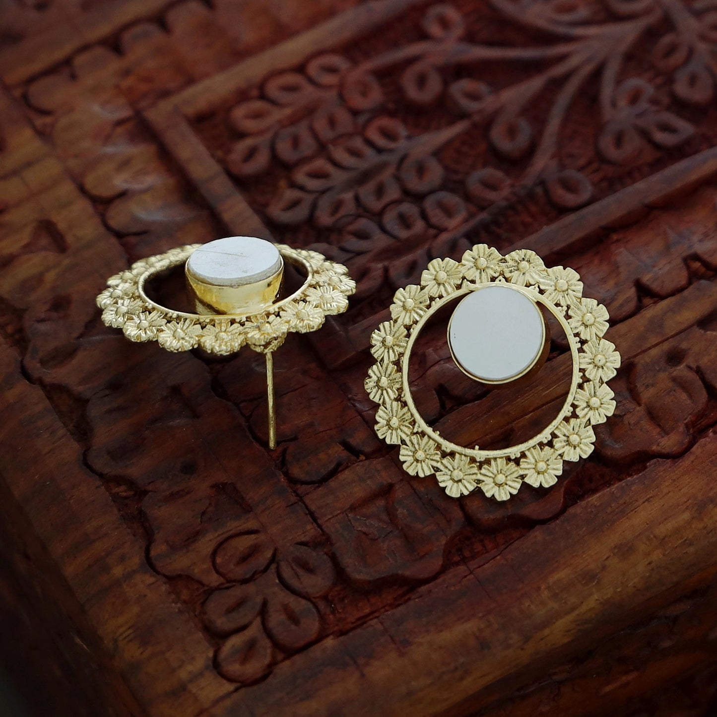 Golden Sanvi Carved Earring
